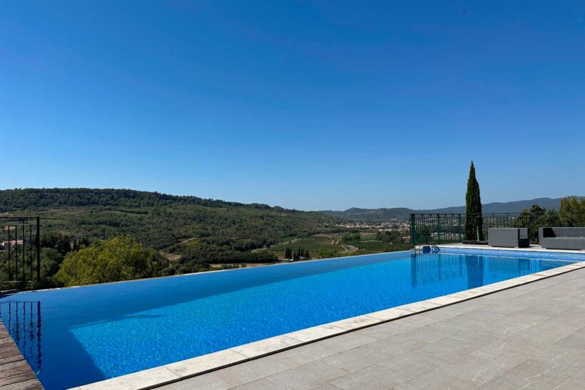 4-Pool-med-blaa-himmel—3×2